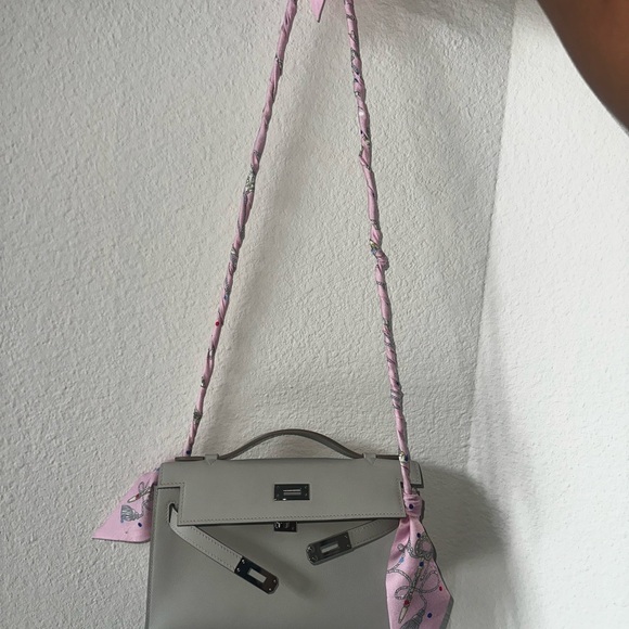 Elegant Cream Shoulder Bag - Picture 4 of 11